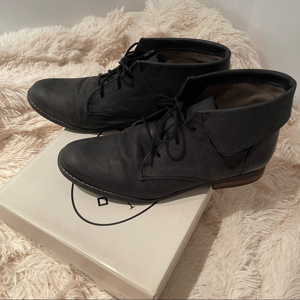 Steve Madden: Stingrei Ankle Bootie